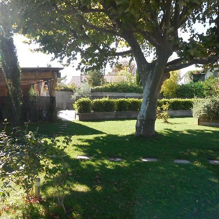 La Maison Bleue L'Isle-sur-la-Sorgue Bagian luar foto
