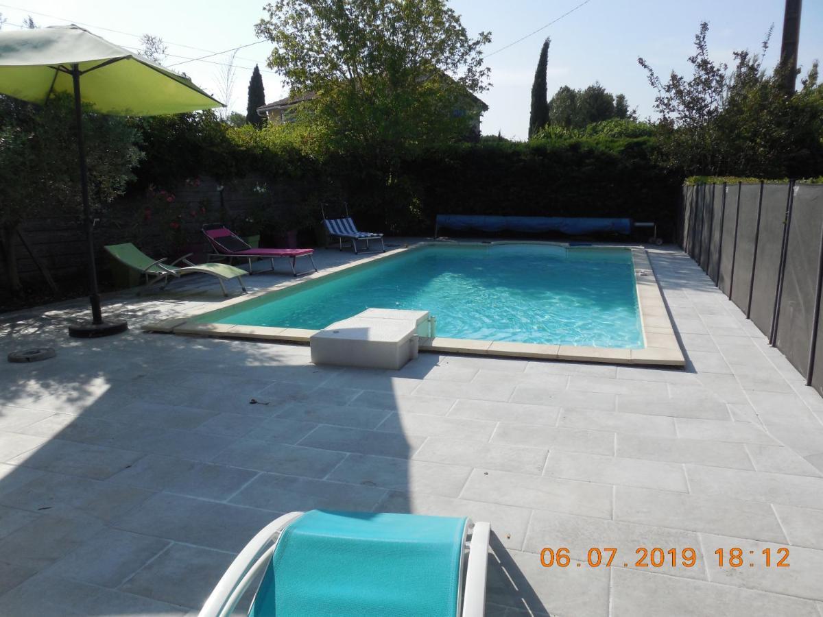 La Maison Bleue L'Isle-sur-la-Sorgue Bagian luar foto
