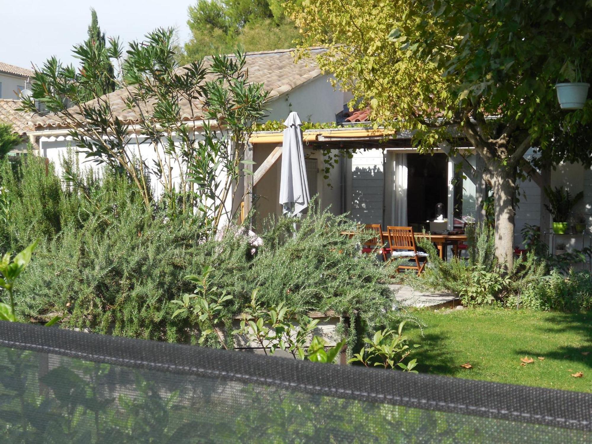 La Maison Bleue L'Isle-sur-la-Sorgue Bagian luar foto